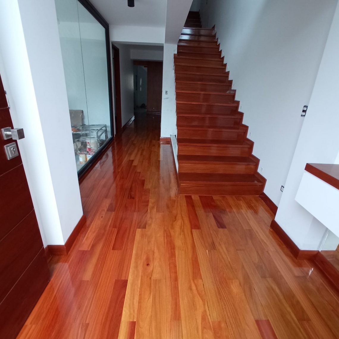 escalera y pisos de arquet 1140x1140 copia copia copia escalera y pisos de arquet 1140x1140 copia copia copia